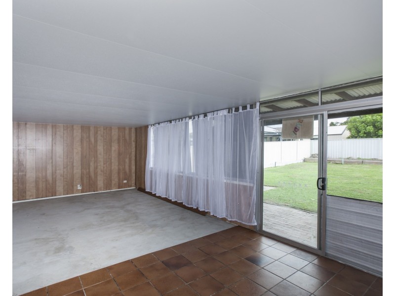 33 Burgess Parade, Tarro NSW 2322