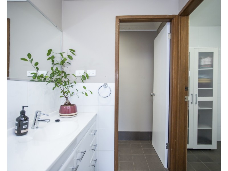 33 Burgess Parade, Tarro NSW 2322