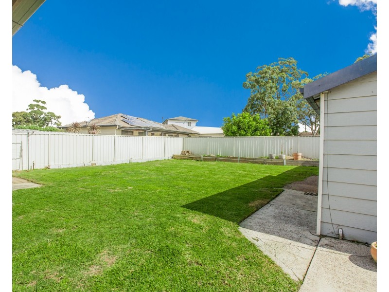 33 Burgess Parade, Tarro NSW 2322