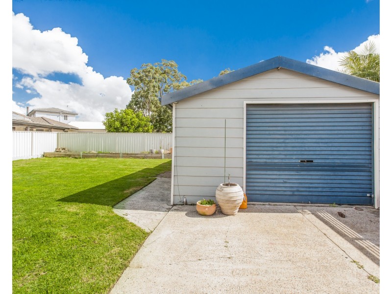 33 Burgess Parade, Tarro NSW 2322