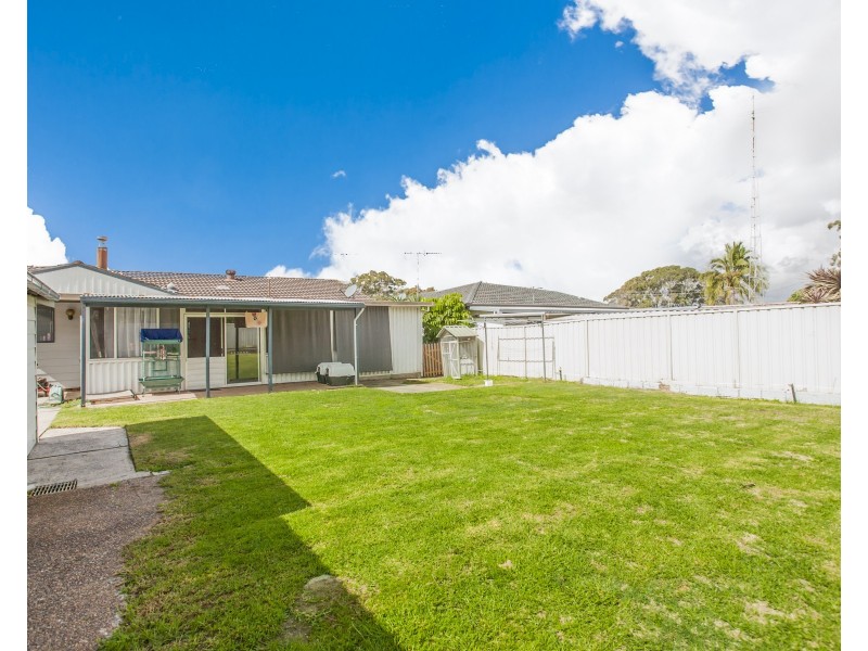 33 Burgess Parade, Tarro NSW 2322