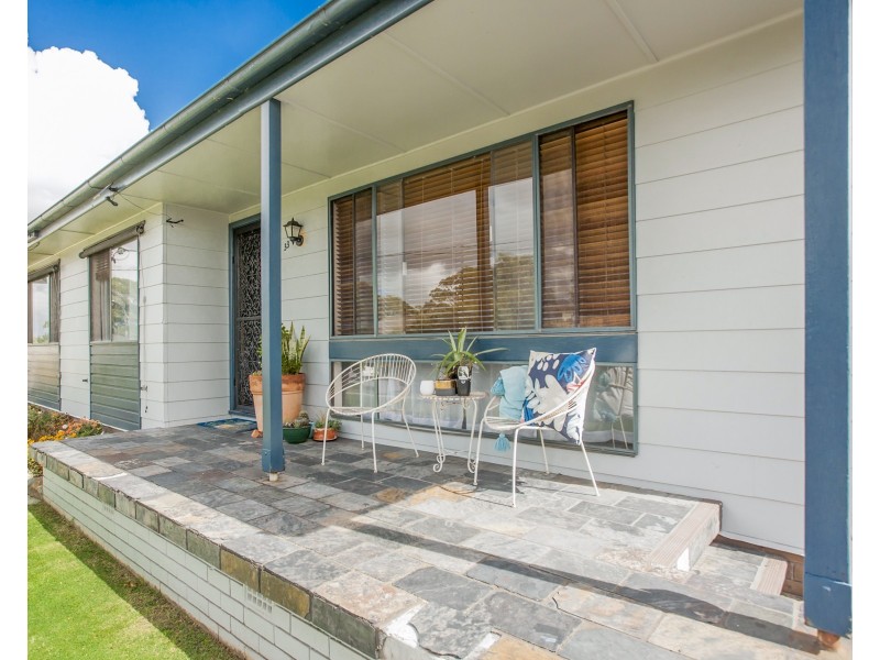 33 Burgess Parade, Tarro NSW 2322