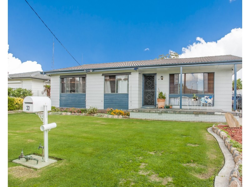 33 Burgess Parade, Tarro NSW 2322