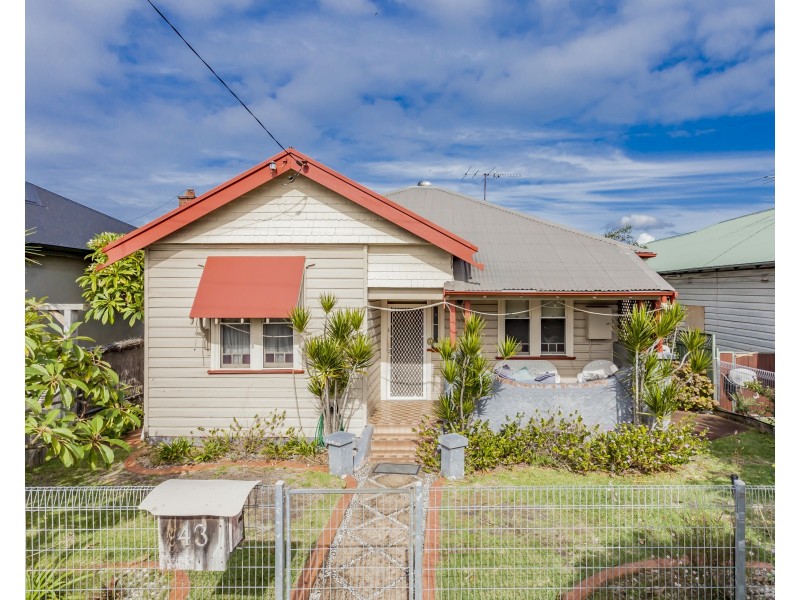 43 Clyde Street, Stockton NSW 2295