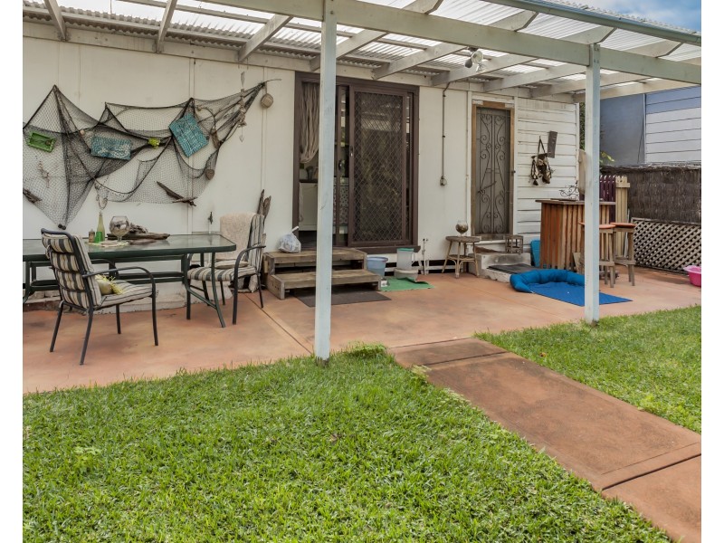 43 Clyde Street, Stockton NSW 2295