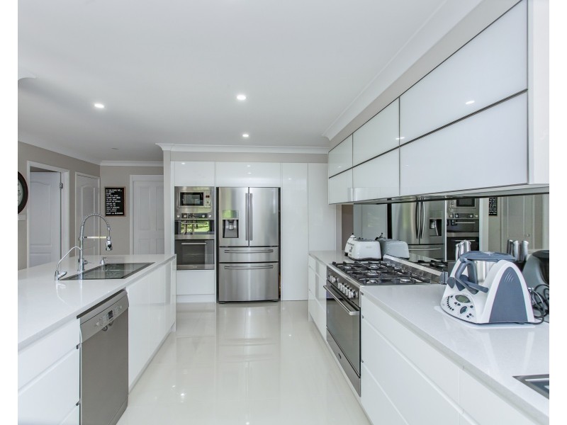 13 Tristania Court, Thornton NSW 2322