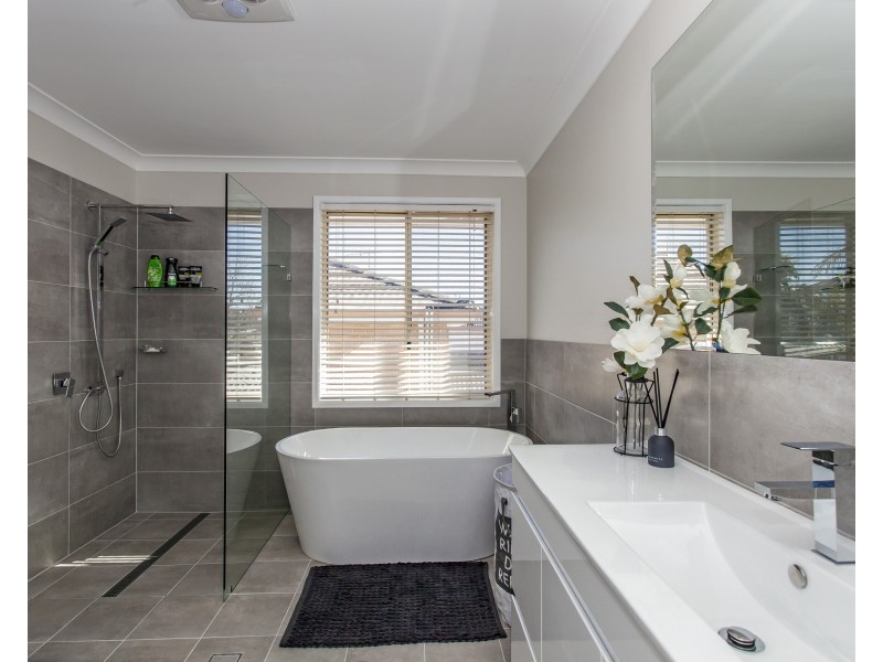 13 Tristania Court, Thornton NSW 2322