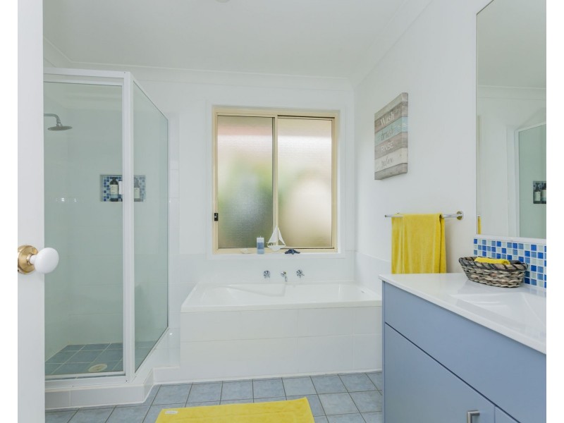 6 Leigh Place, Raymond Terrace NSW 2324