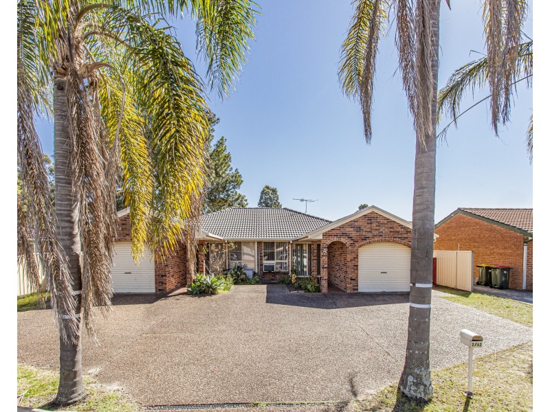 2/42 Benjamin Lee Drive, Raymond Terrace NSW 2324