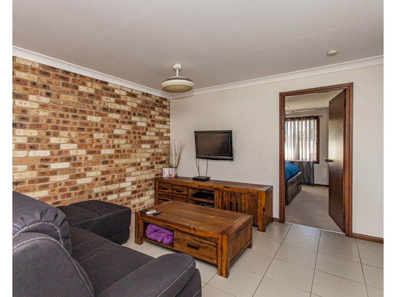 2/42 Benjamin Lee Drive, Raymond Terrace NSW 2324