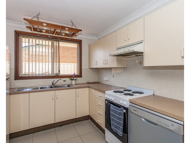 2/42 Benjamin Lee Drive, Raymond Terrace NSW 2324