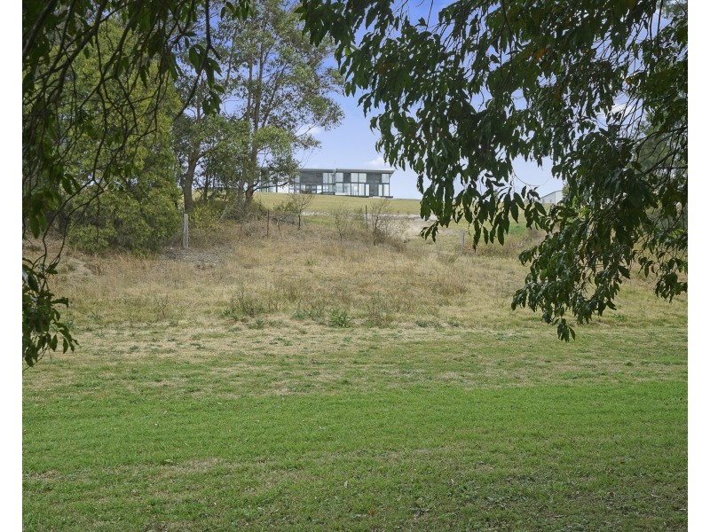 11 Waterview Road, Clarence Town NSW 2321