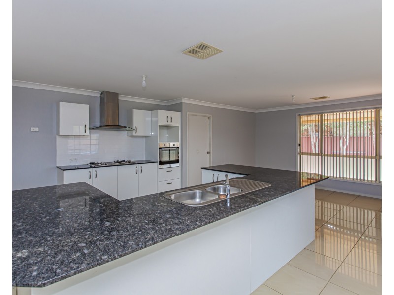 9 Centenary Close, Bolwarra Heights NSW 2320