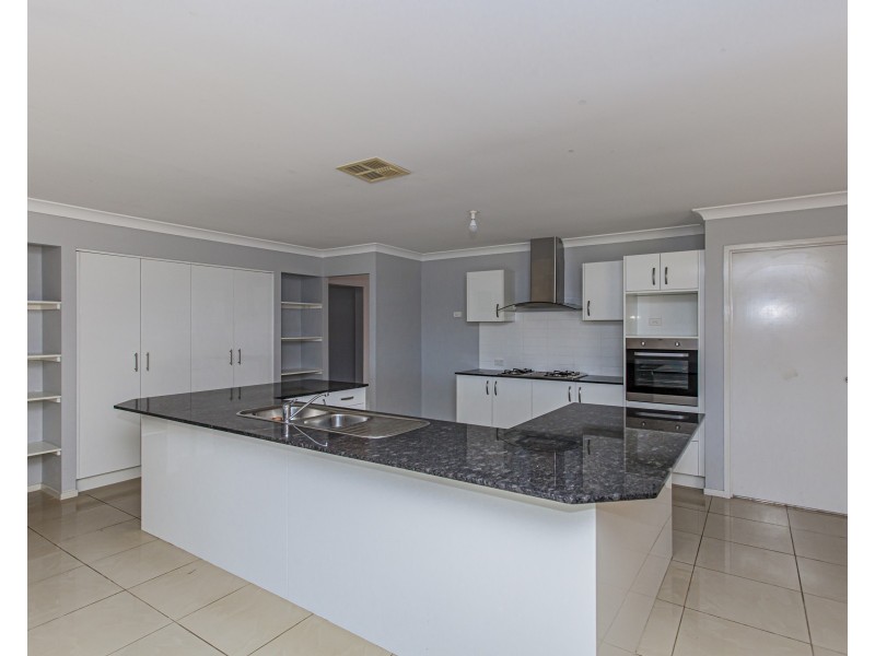 9 Centenary Close, Bolwarra Heights NSW 2320