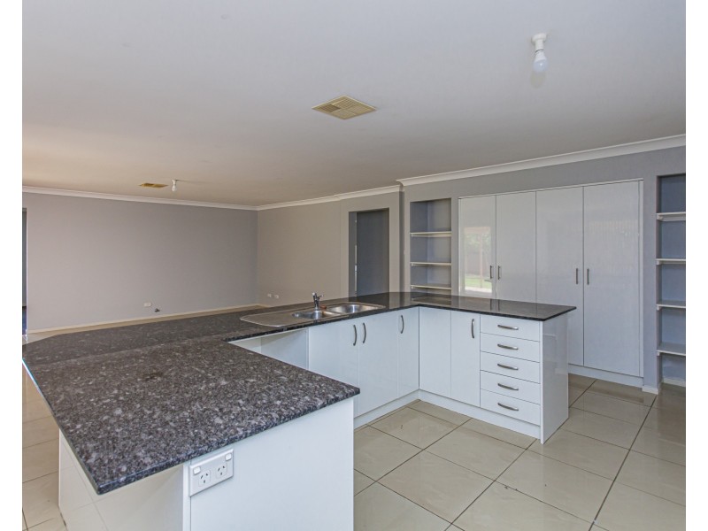 9 Centenary Close, Bolwarra Heights NSW 2320