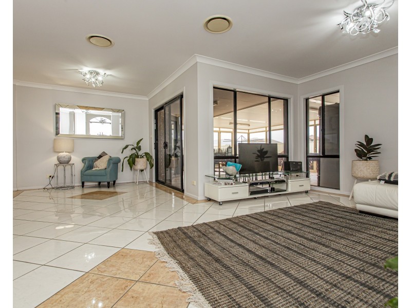 2 Drayton Crescent, Thornton NSW 2322