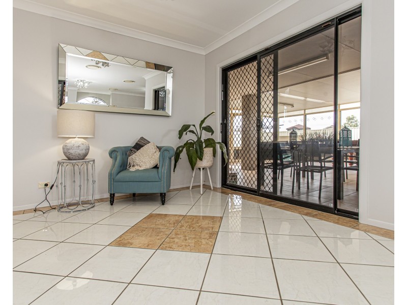 2 Drayton Crescent, Thornton NSW 2322