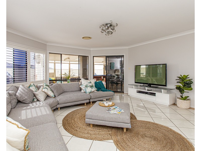 2 Drayton Crescent, Thornton NSW 2322