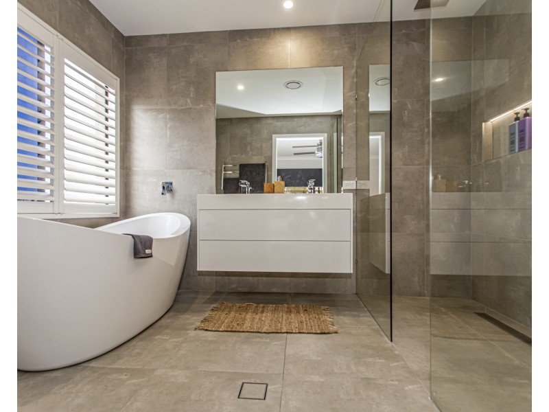 2 Drayton Crescent, Thornton NSW 2322