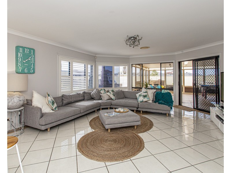 2 Drayton Crescent, Thornton NSW 2322