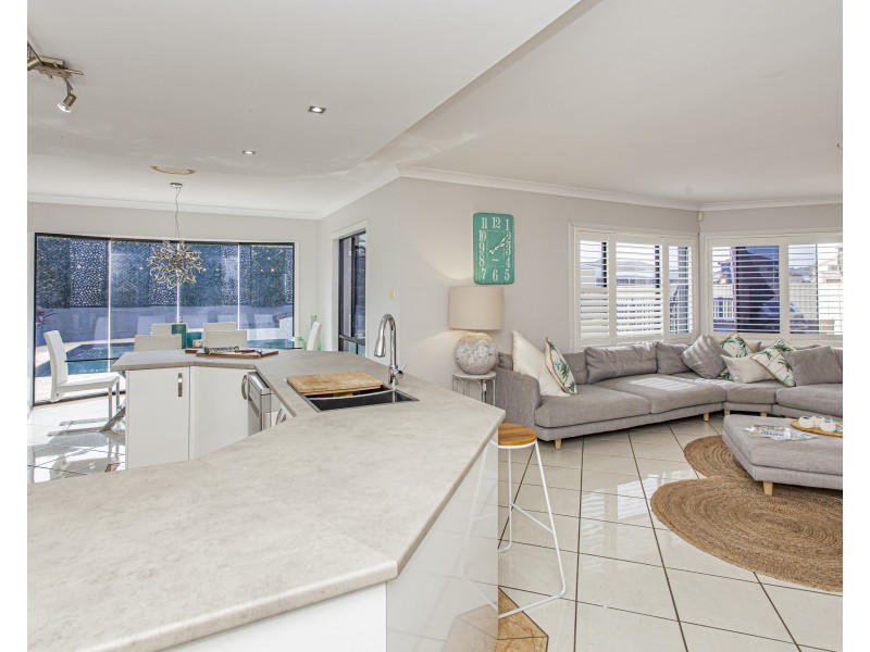 2 Drayton Crescent, Thornton NSW 2322