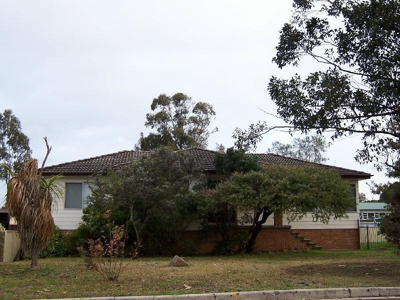 2 Garden Avenue, Raymond Terrace NSW 2324