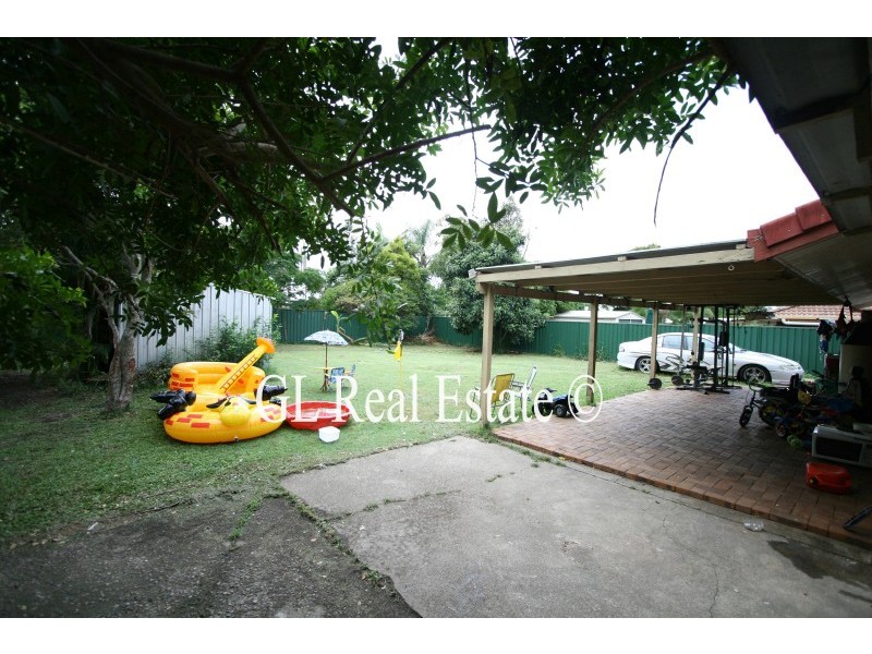 19 Whitcomb St, Hillcrest QLD 4118