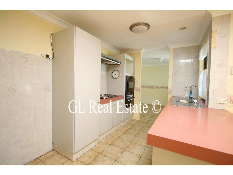 9 Homebush Dve, Regents Park QLD 4118