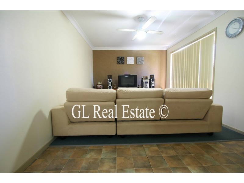 27 Lorraine Street, Crestmead QLD 4132