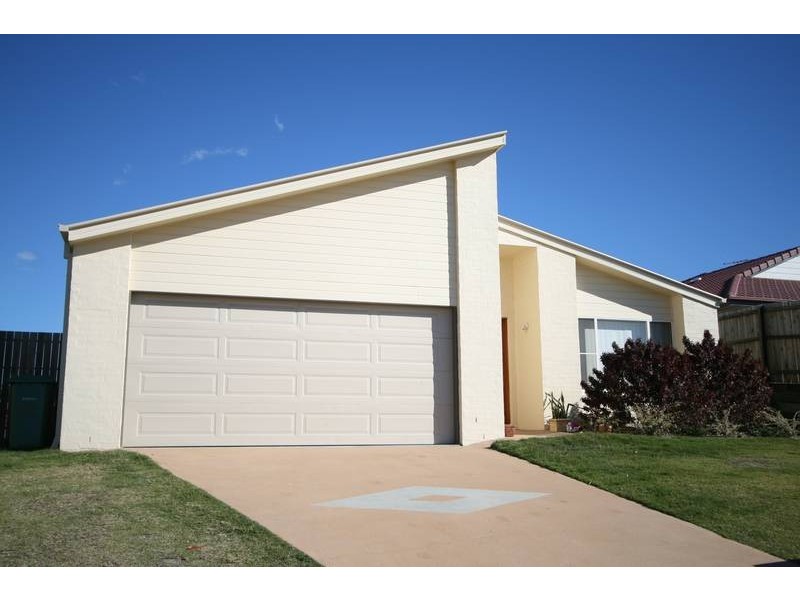 34 Charlton Place, Regents Park QLD 4118