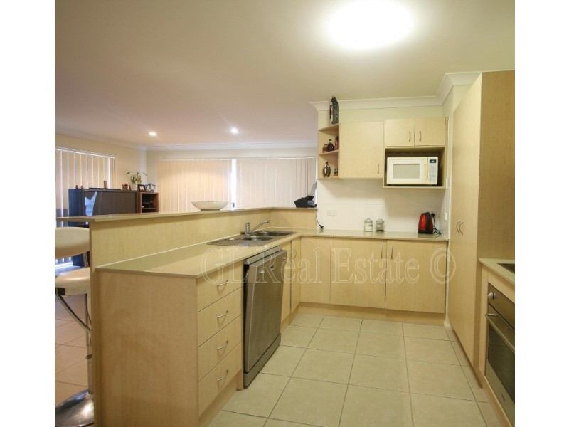 34 Charlton Place, Regents Park QLD 4118