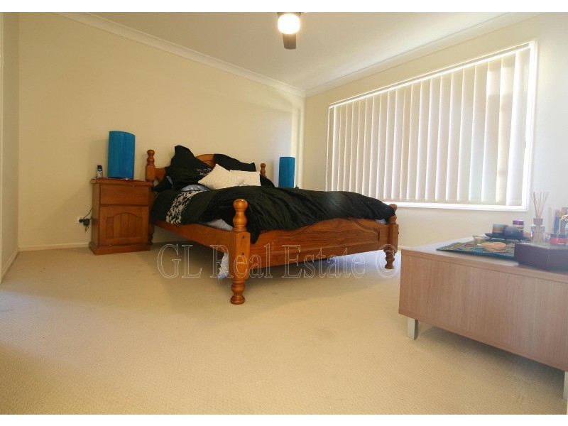 34 Charlton Place, Regents Park QLD 4118