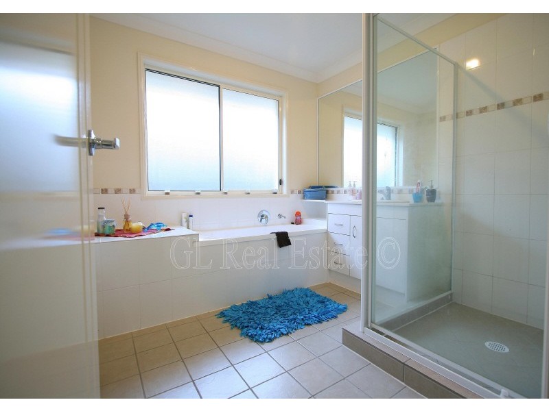 34 Charlton Place, Regents Park QLD 4118