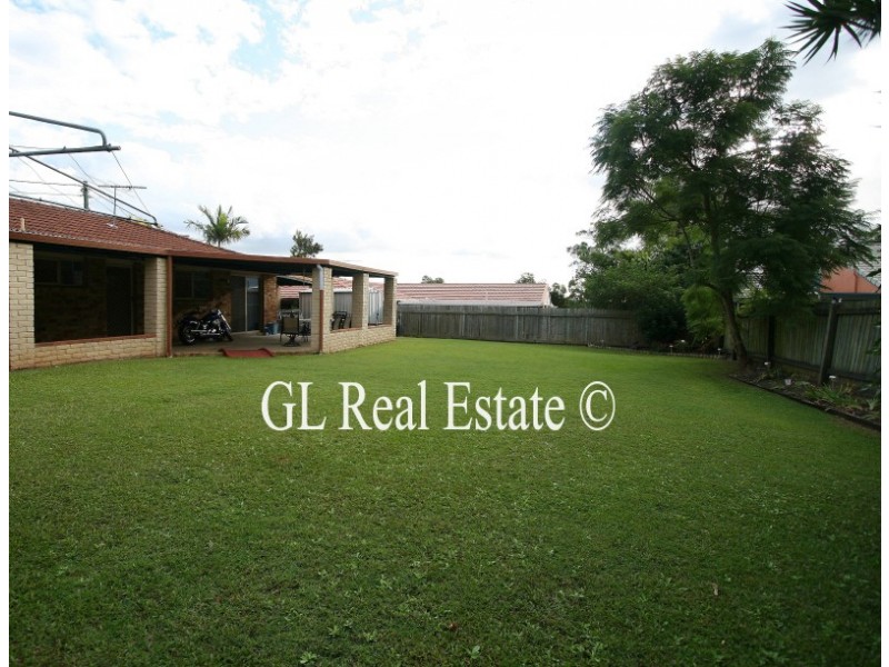 17 WESTWOOD DRIVE, Hillcrest QLD 4118