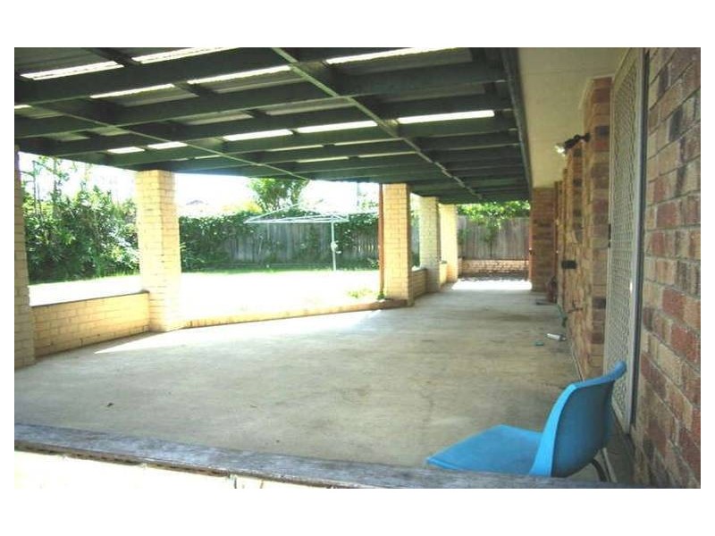 17 WESTWOOD DRIVE, Hillcrest QLD 4118