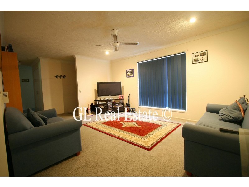 17 WESTWOOD DRIVE, Hillcrest QLD 4118