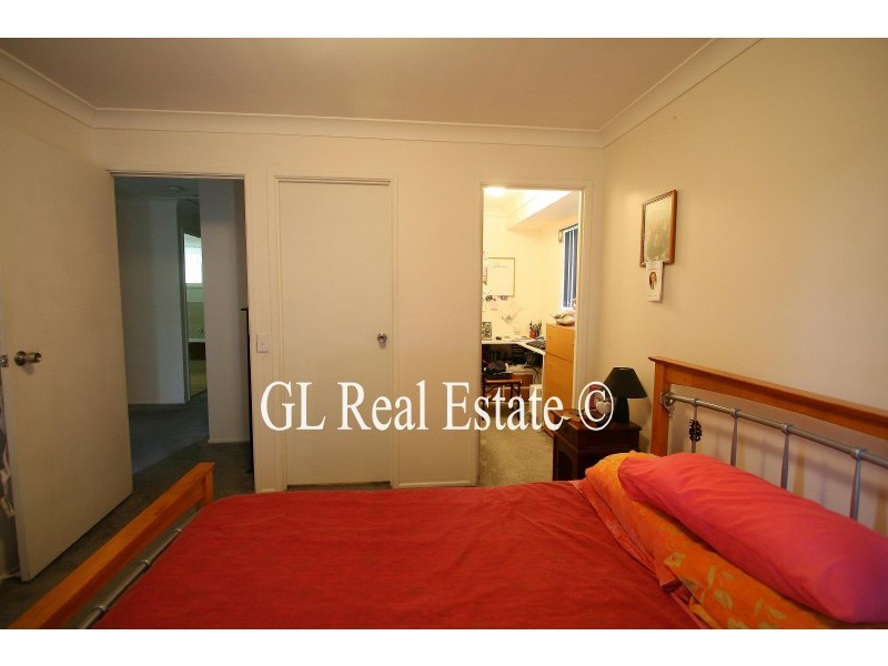 17 WESTWOOD DRIVE, Hillcrest QLD 4118