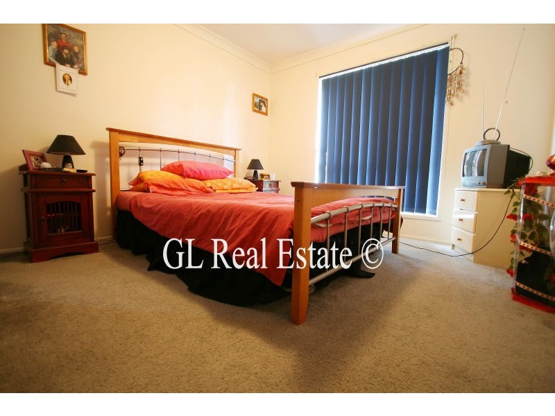 17 WESTWOOD DRIVE, Hillcrest QLD 4118