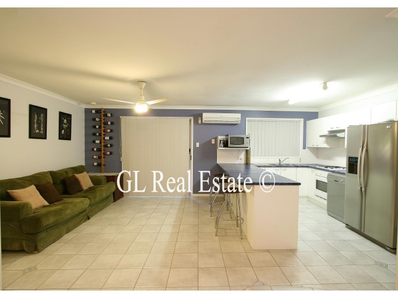 8 JEWEL COURT, Regents Park QLD 4118