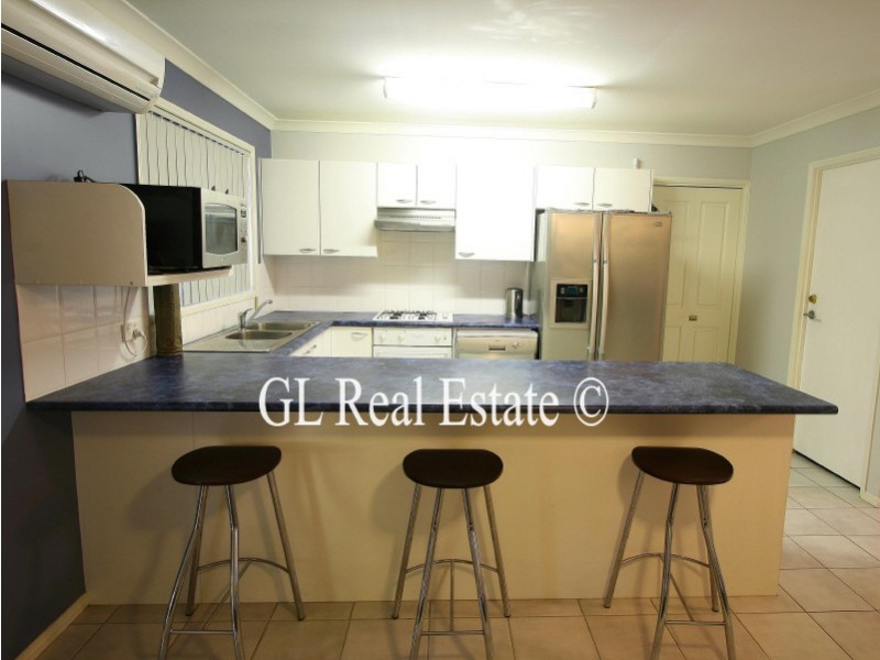 8 JEWEL COURT, Regents Park QLD 4118