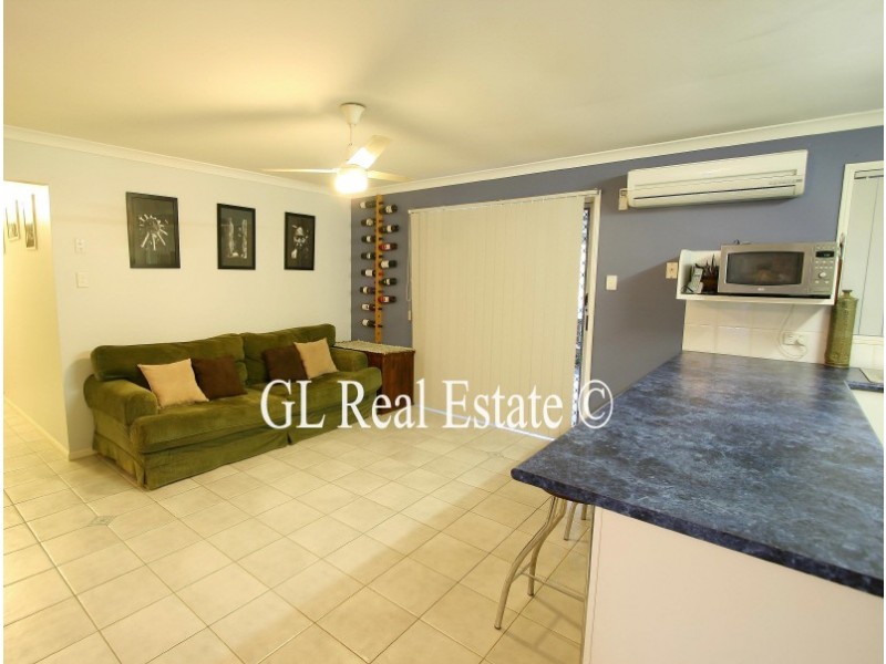 8 JEWEL COURT, Regents Park QLD 4118