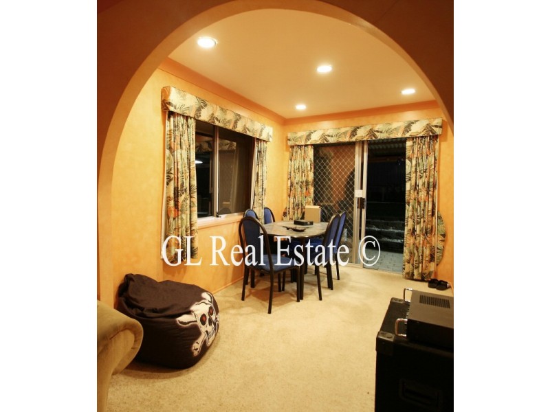 5 CORSLOOT ST, Regents Park QLD 4118