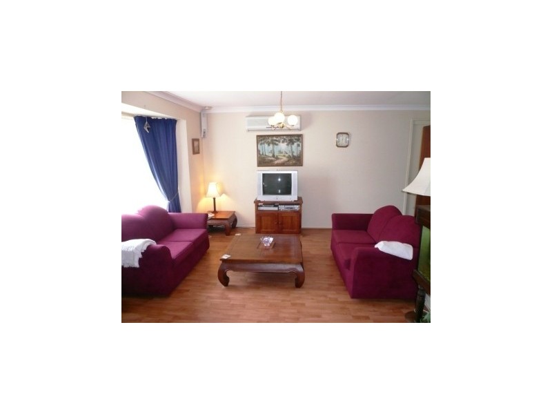 6 BUSHLAND DR, Regents Park QLD 4118