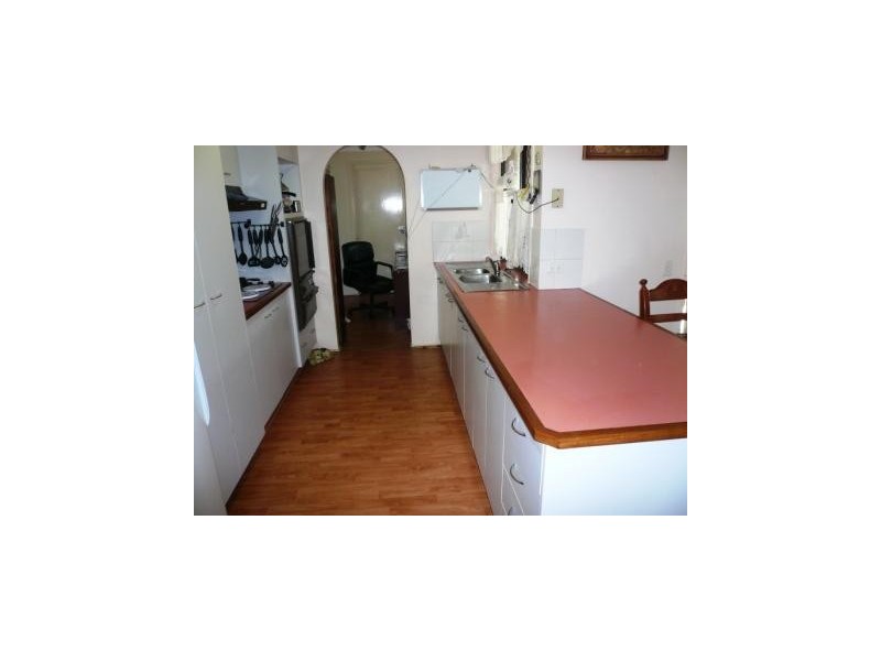 6 BUSHLAND DR, Regents Park QLD 4118