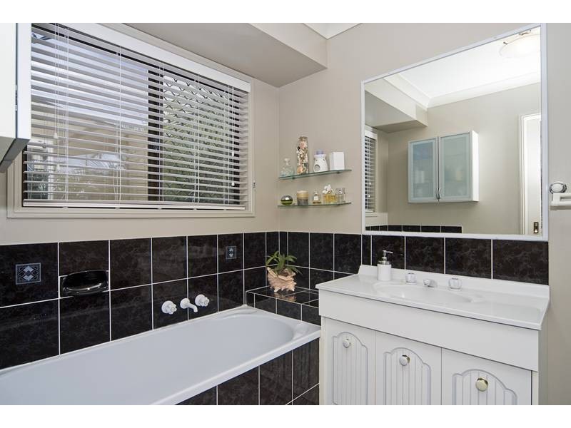 7 SONOROUS CLOSE, Regents Park QLD 4118
