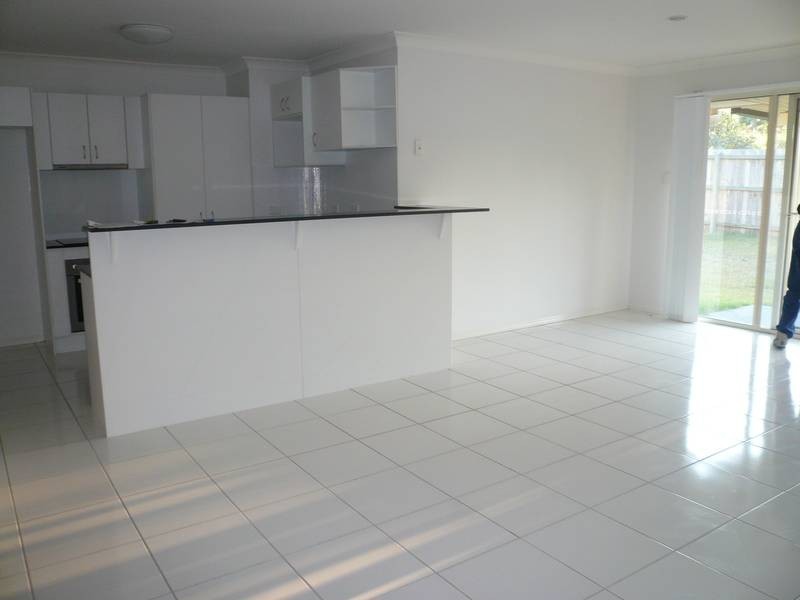 3 MARIGOLD AVENUE, Regents Park QLD 4118