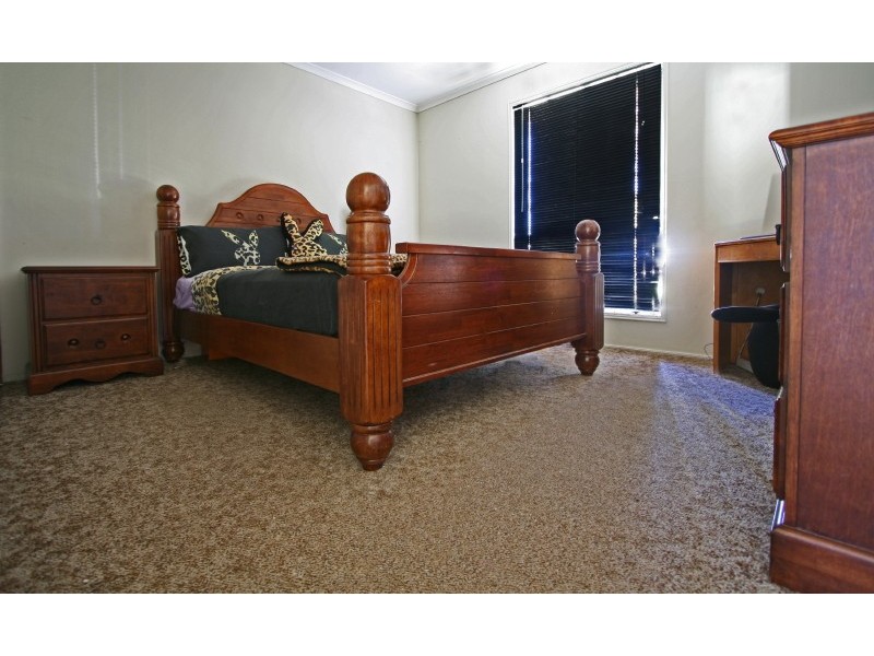 18 Overton Ct, Crestmead QLD 4132