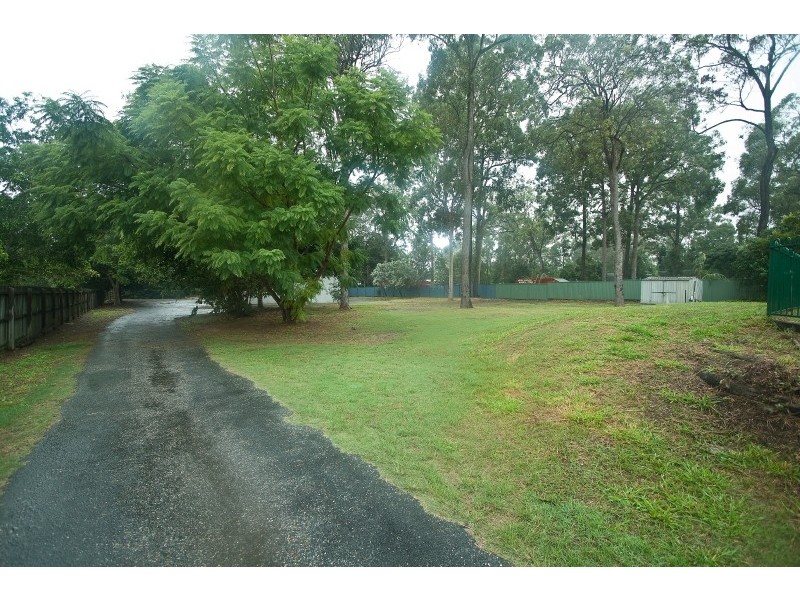 416 Middle road, Greenbank QLD 4124