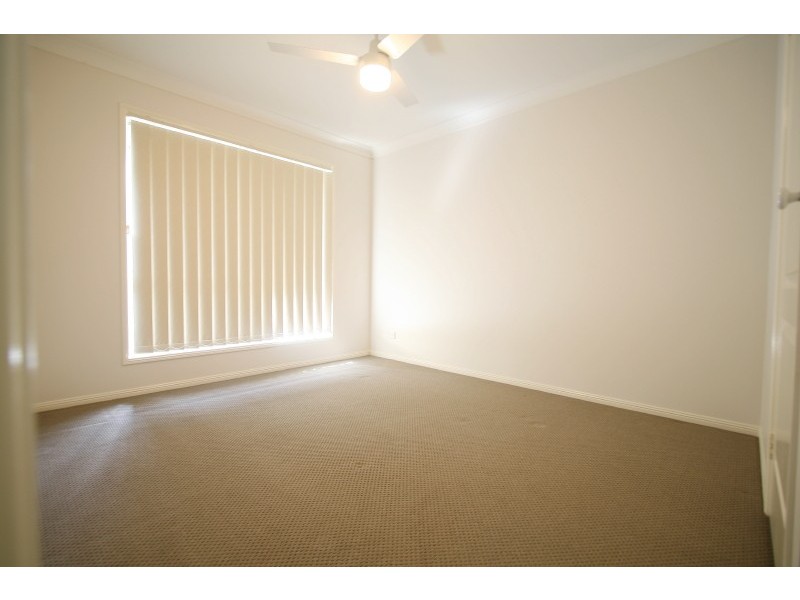 16 Gordonia Drive, Regents Park QLD 4118