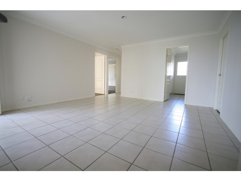 16 Gordonia Drive, Regents Park QLD 4118